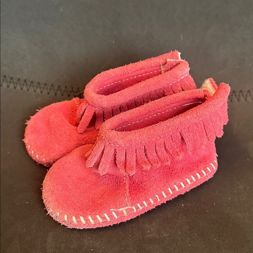 Minnetonka pink Suede Moccassins Toddler size 5